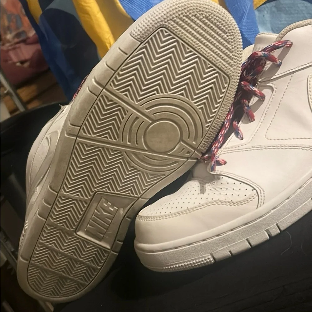 THE NIKE SB DUNK LOW "TRIPLE WHITE" - Picture 5 of 12